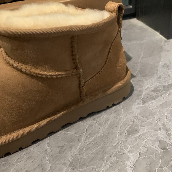 UGG Classic Ultra Mini Boots - Picture 5 of 5